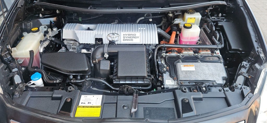 Toyota Auris 1.8 full hybrid dynamic verbruik 1:25 !!