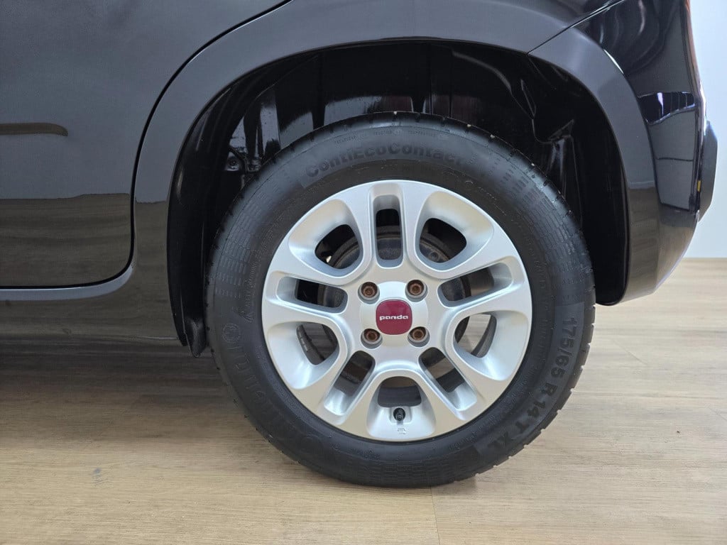 Fiat Panda occasion 1.2 popstar in zwart | sportieve look | trekhaak | twee