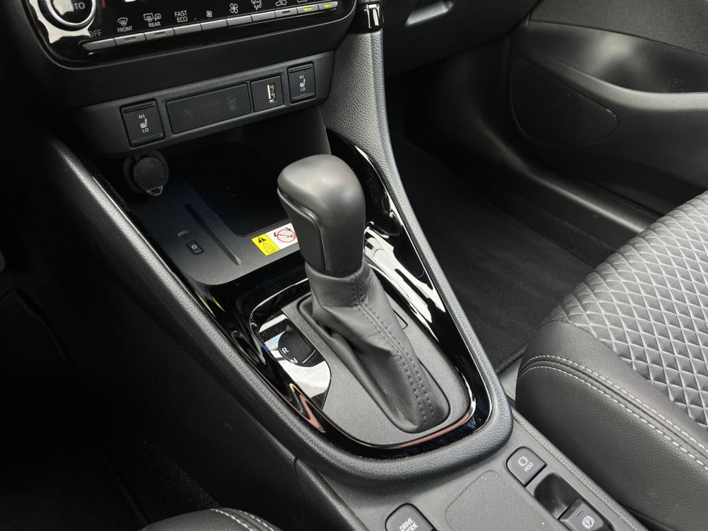 Toyota Yaris 1.5 hybrid executive | carplay | navi | stoelverw. | acc