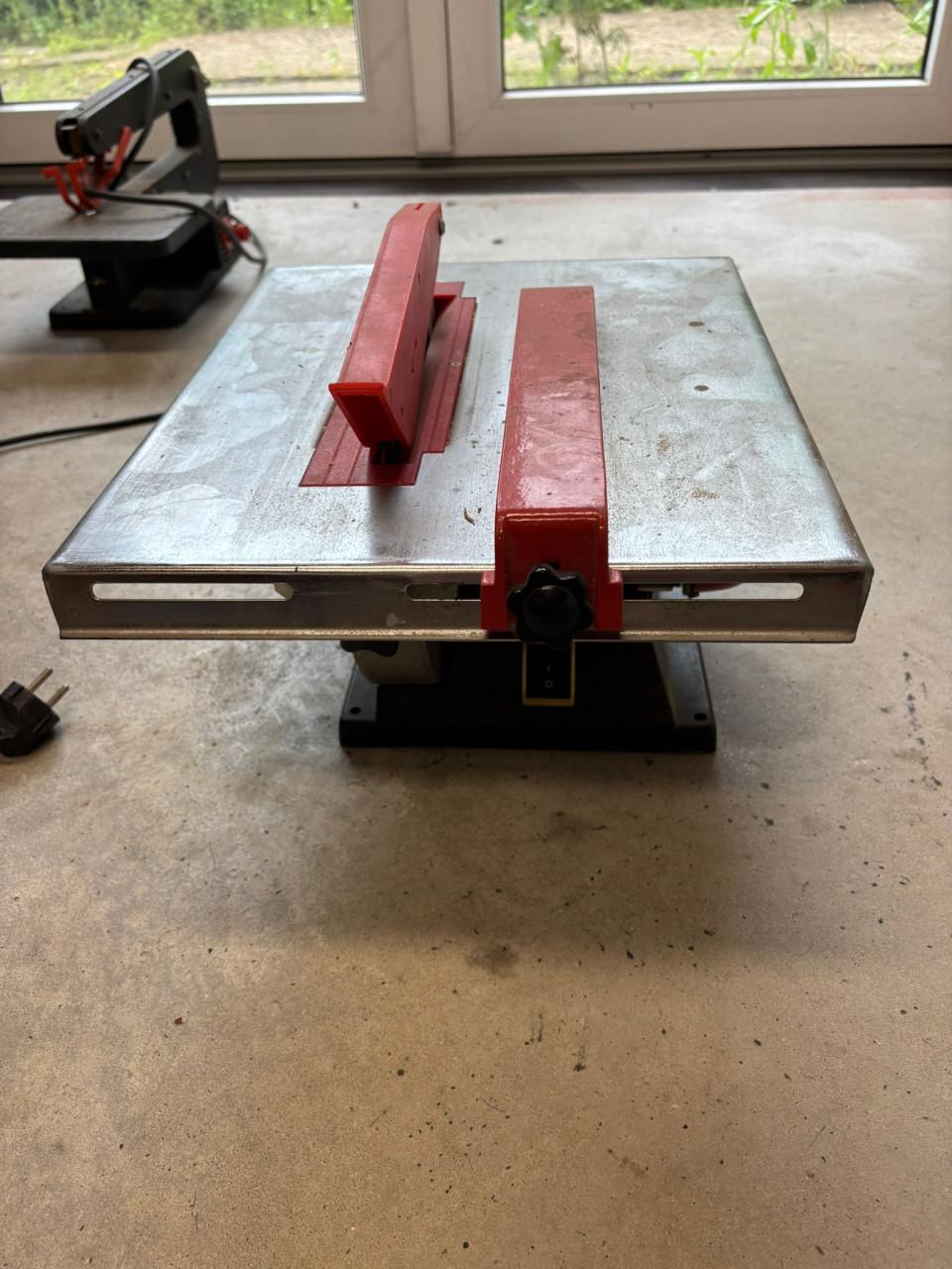 Zaagtafeltje 700W