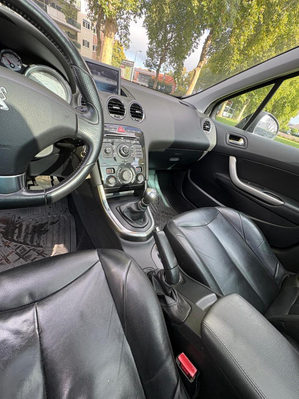 Peugeot 308 1.6THP SW 7 personen wagen Panoramadak