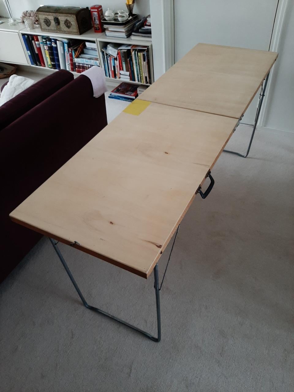 Opklapbare behangtafel.