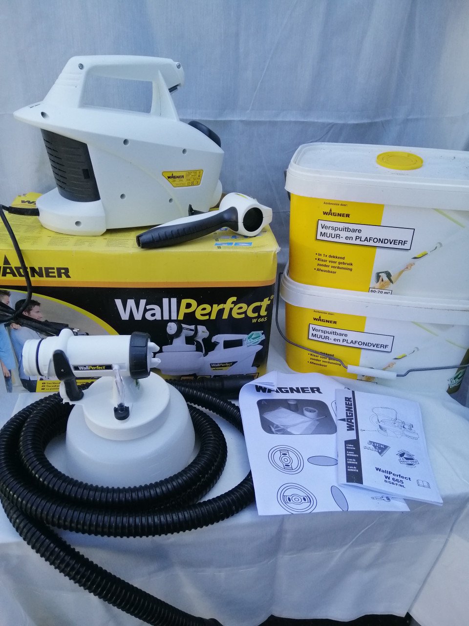 Nieuw Wagner WallPerfect W 665 verfspuitsysteem en 2emmers verf van 10 ltr