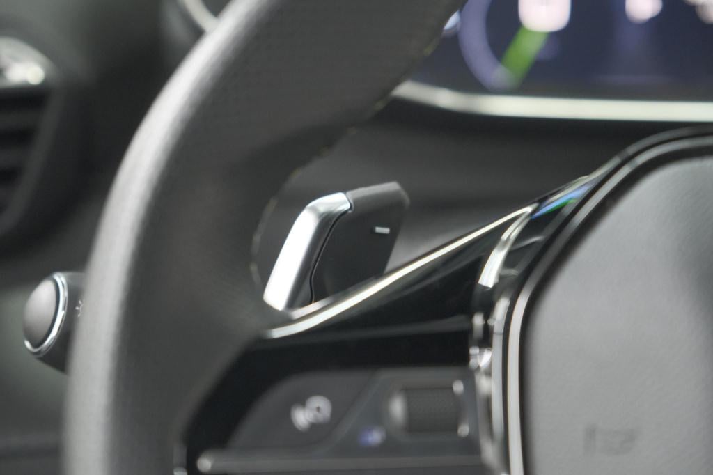 Peugeot 2008 puretech 130 eat8 gt | 360 camera | stoelmassage | adaptieve c