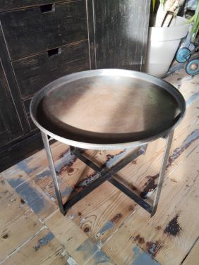 Metalen bijzettafel