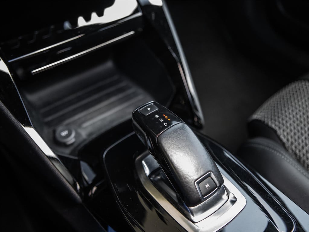 Peugeot 2008 1.2 puretech 130pk gt-line automaat | panoramadak | camera | n