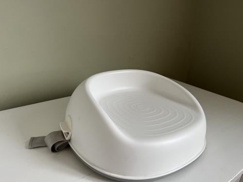 BabyBjörn stoelverhoger – zo goed als nieuw