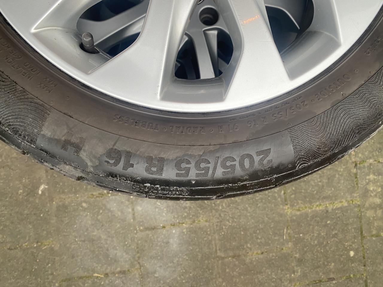 Originele Seat leon (2014) lichtmetalen velgen, incl. zomerbanden