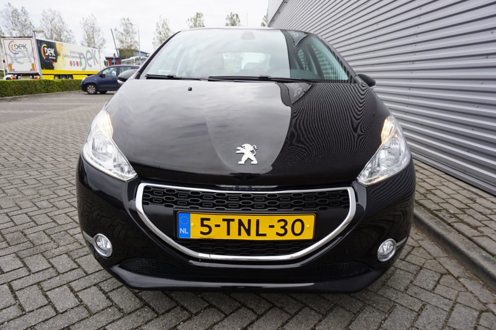 Peugeot 208 1.2 e-vti envy automaat - airco / cruise / navi / parkeers. / n