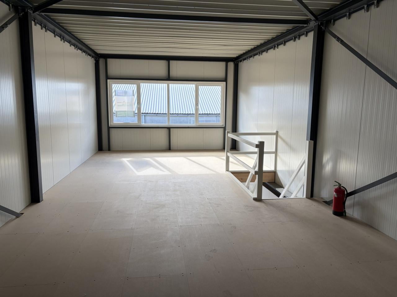 Actie! TE HUUR | bedrijfsunit, Van Doornestraat 9b te Goes