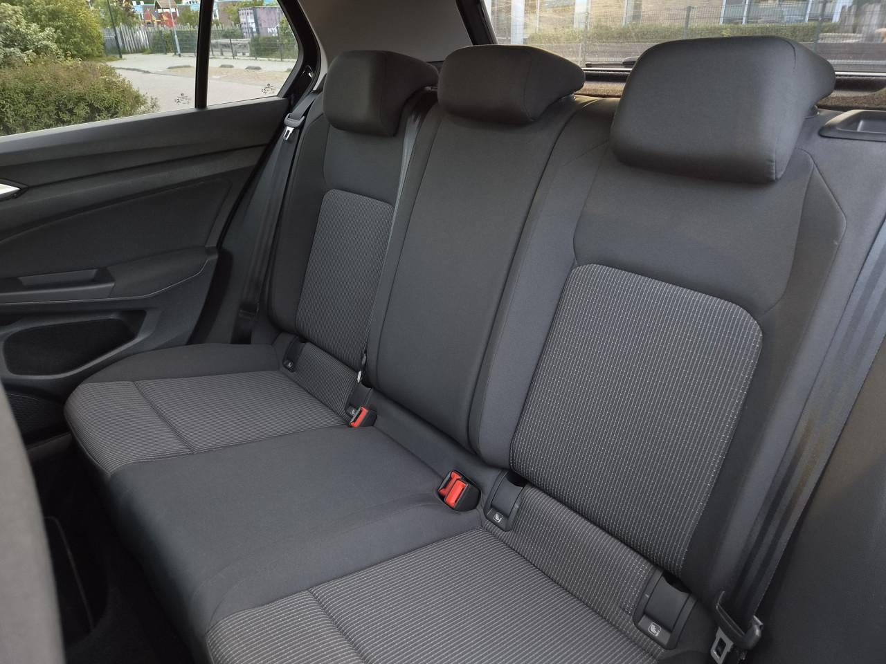 VW Golf 8 | Luxe Style uitvoering | stoel-stuurverw+trekhaak