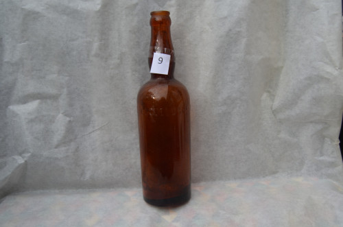 Nog een paar oude soda-, bier- en wijnflessen 19e eeuws