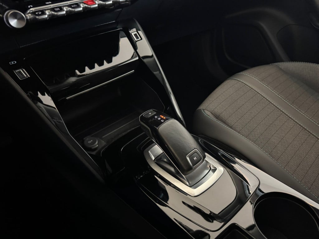 Peugeot 2008 1.2 puretech allure pack