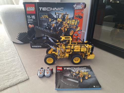 Lego Technic 42030 Volvo Shovel