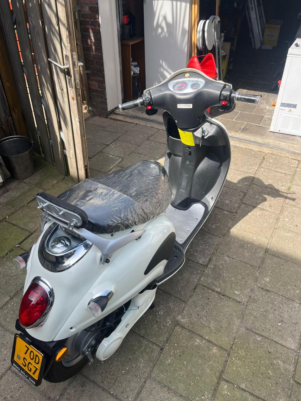 Scooter electrisch ongebruikt.
