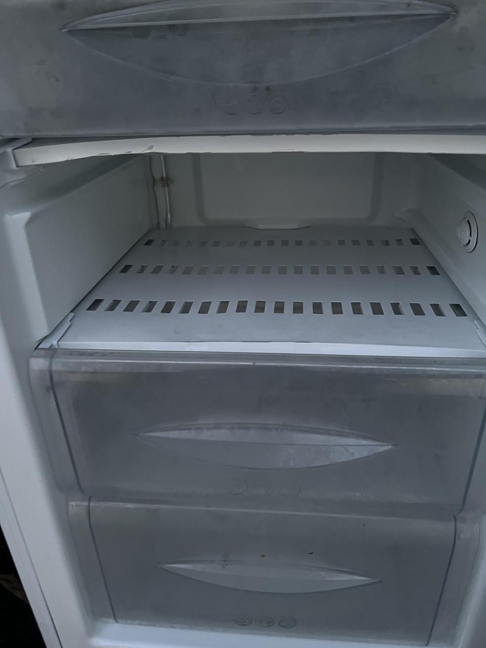 A+ klasse 4 laden tafelmodel vrieskast 85x55 cm. Inhoud Vriezer 110 liter