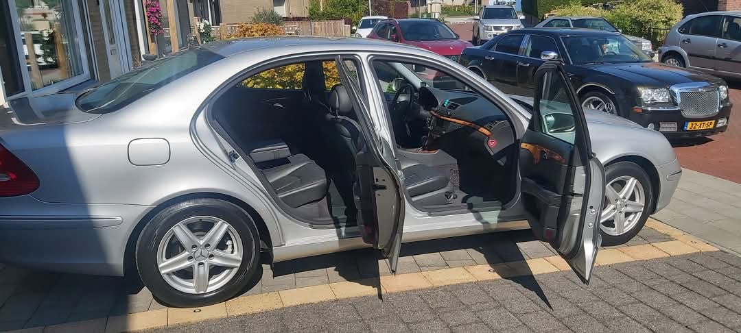 Mercedes E 240 Elegance  V6 Automaat