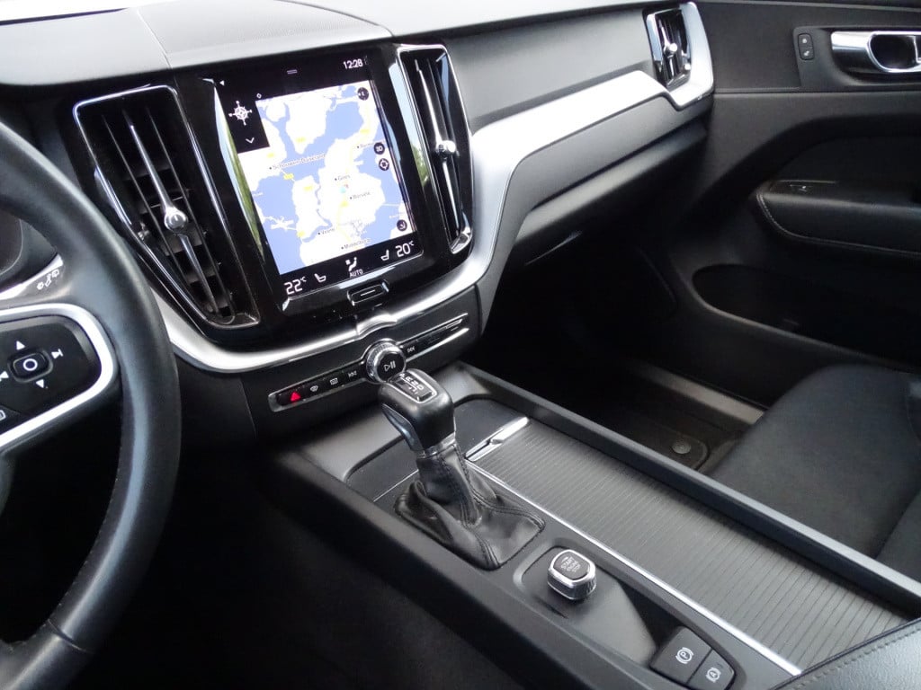 Volvo XC60 2.0 d4 momentum pro | adapt. led | apple carplay/android auto