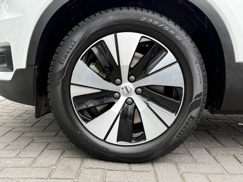 Volvo XC40 t5 262pk recharge business pro| navi| keyless| led| getint glas|