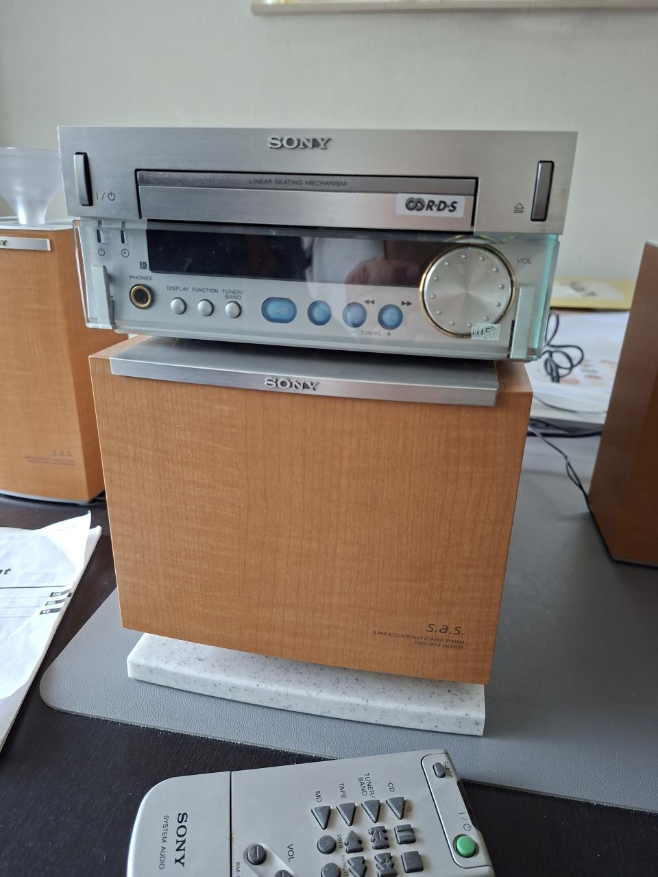 GRATIS Compact tuner cdspeler met subwoofer