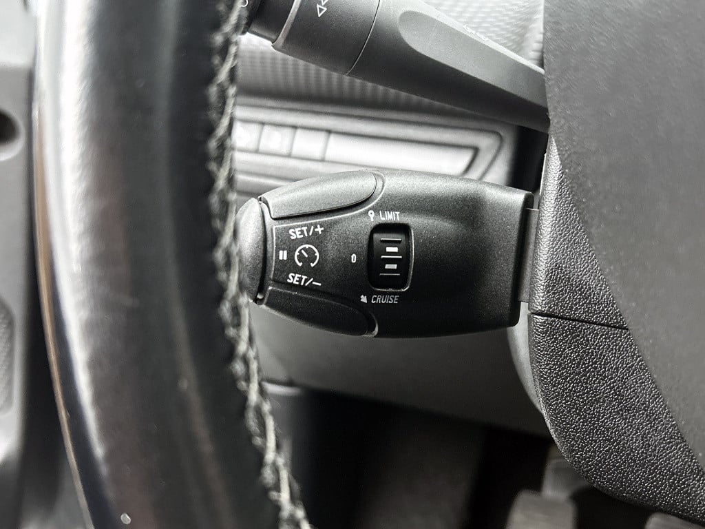 Peugeot 208 82pk allure | rijklaar | navi | parkeersensoren | trekhaak vast