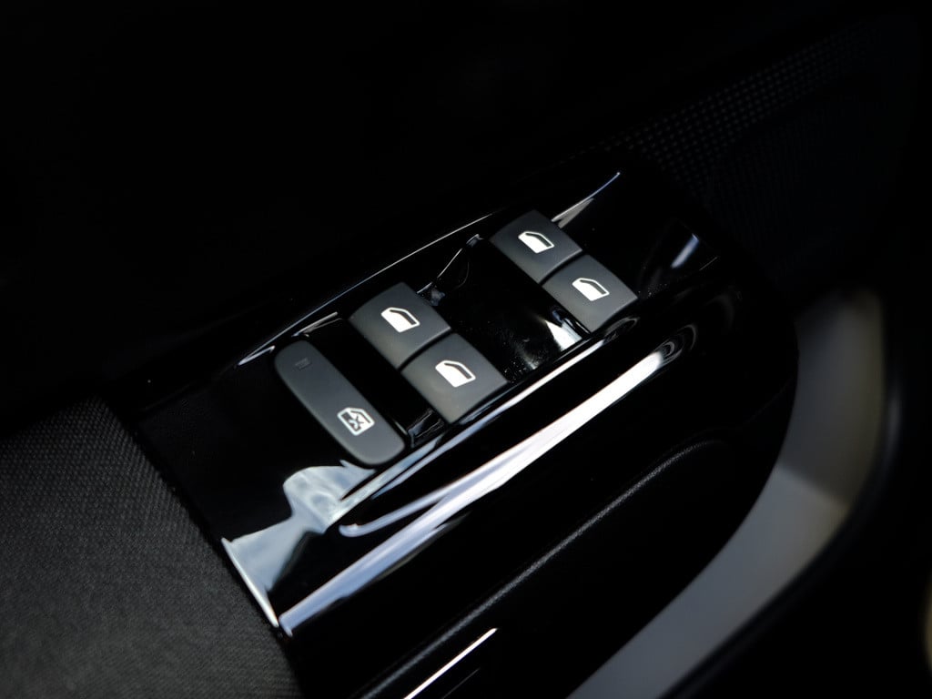 Citroen C3 1.2 puretech 83pk shine | stoelverwarming | park. sensoren | car