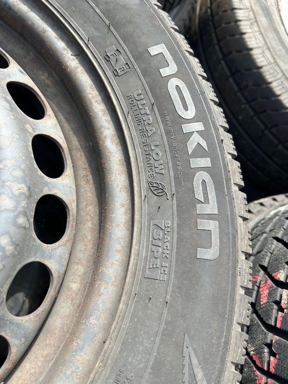 AUDI STALEN VELGEN MET NOKIAN HAKKAPELITTA R BANDEN