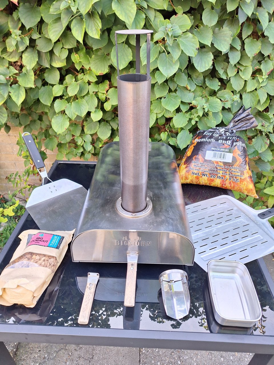 Bighorn pizza oven met accesoires.