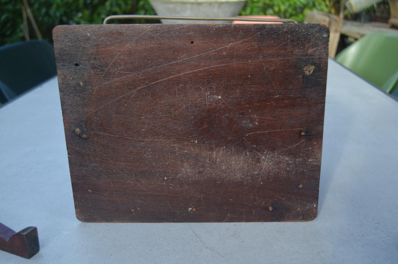 Houten en marmeren stoof met eigendomskenmerk AEB