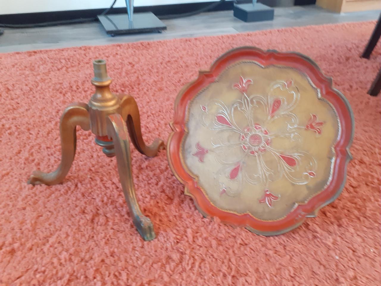 Prachtig (antiek) tafeltje