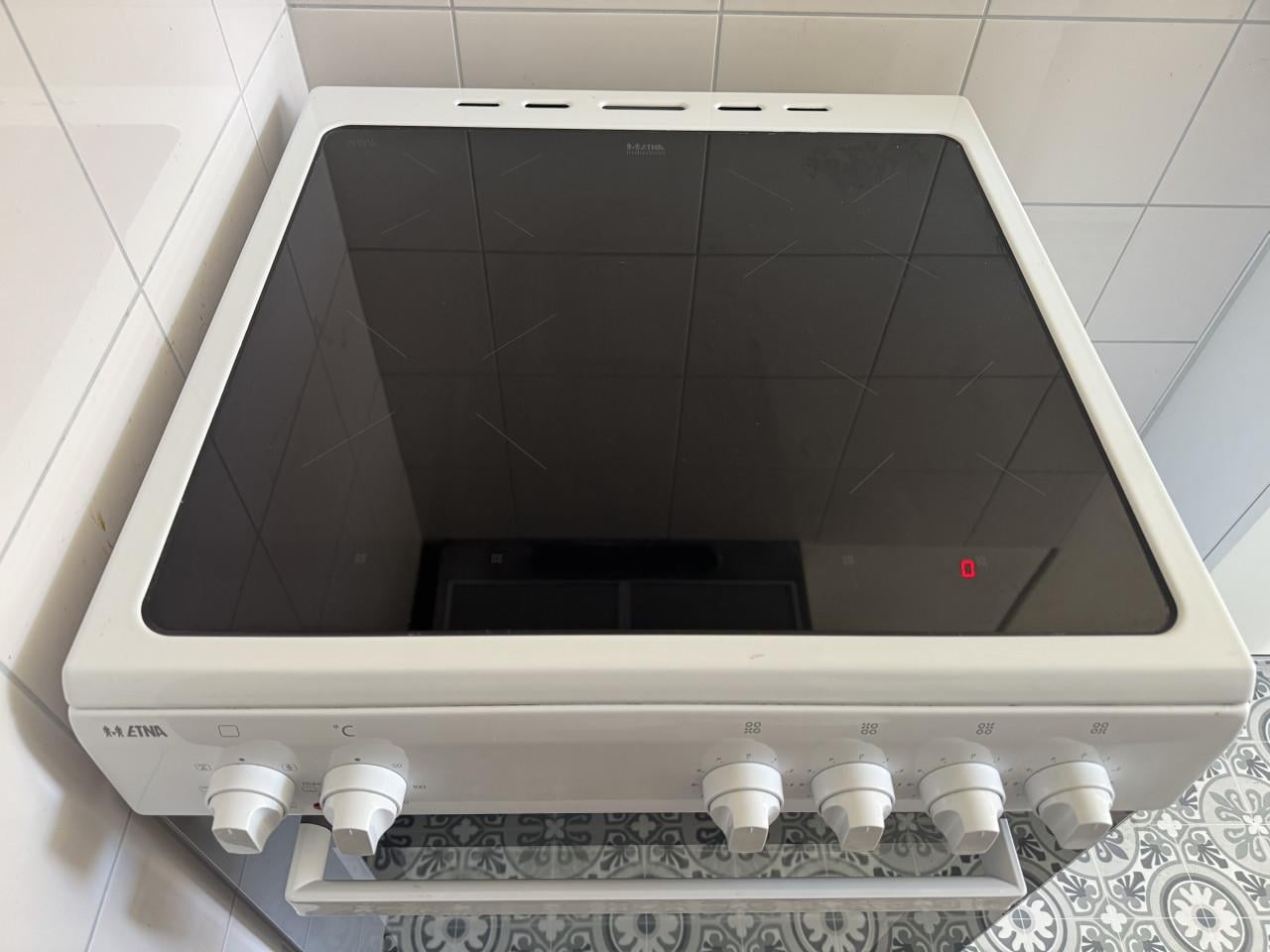 ETNA Inductie Fornuis + Oven (FIV560 Wit) – 2-Fase – topstaat!