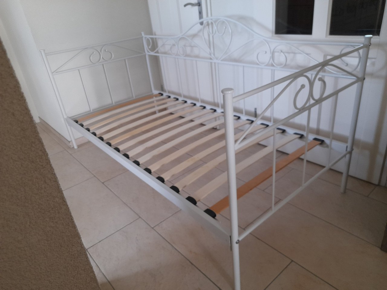 Metalen 1 Persoons bed  90 x 200 (in goede staat )