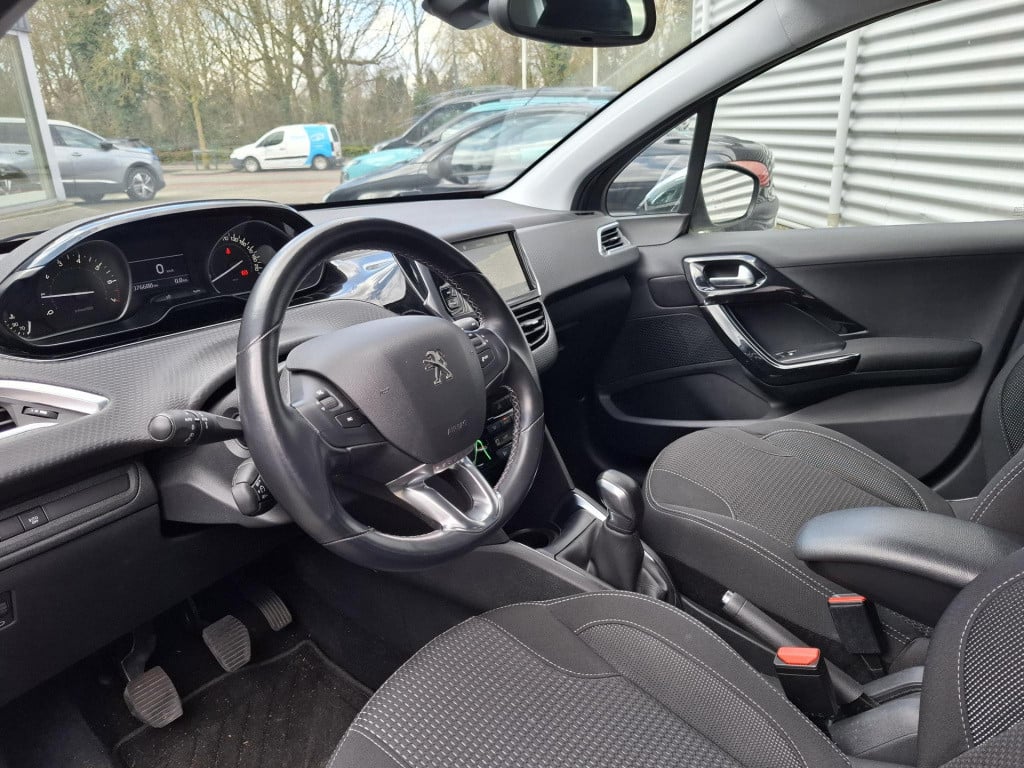 Peugeot 208 1.2 allure nav/clim/lmv/park