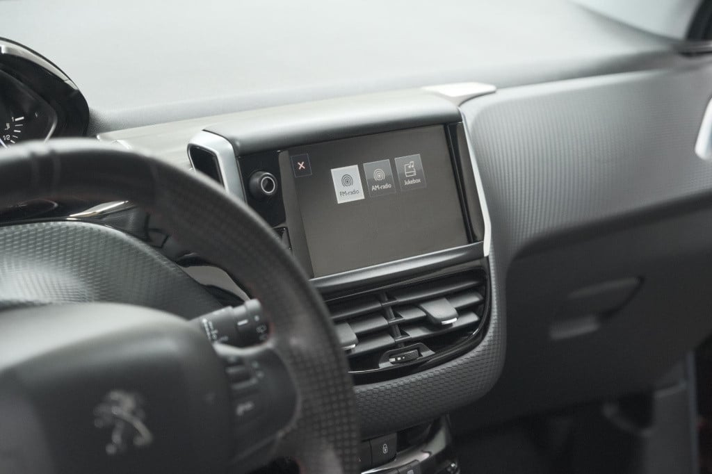 Peugeot 208 puretech 110 gt-line | apple carplay | parkeersensoren | climat