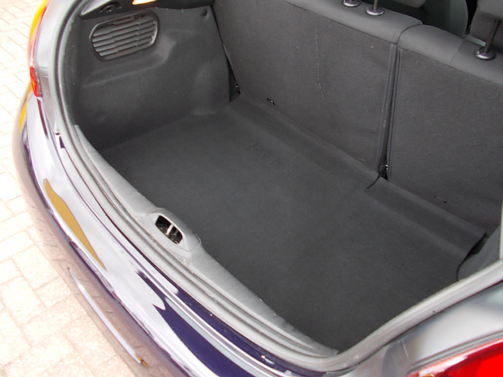 Peugeot 208 1.2 puretech 5-drs, airco, cr.contr., navi.