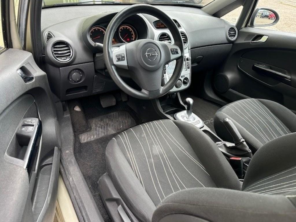 Opel Corsa 1.2 16v edition automaat
