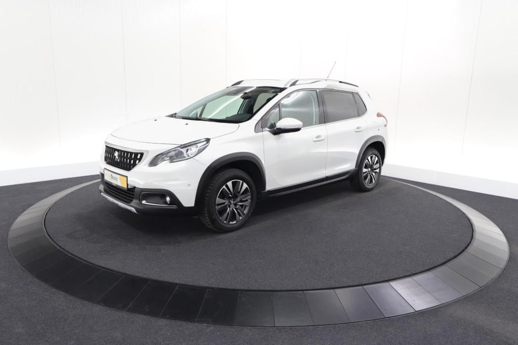 Peugeot 2008 puretech 110 eat6 allure | trekhaak | apple carplay | parkeers