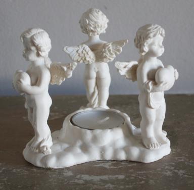 Thee lichten met engelen