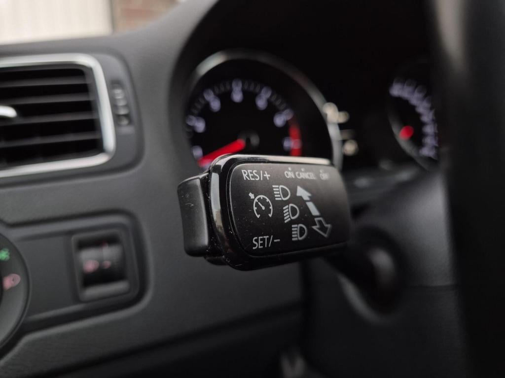 Volkswagen Polo 1.2 tsi lounge / 5- deurs / cruisecontrol / stoelverwarming