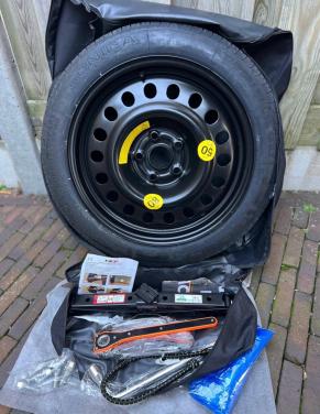 VAG Thuiskomer/ reservewiel set nieuw