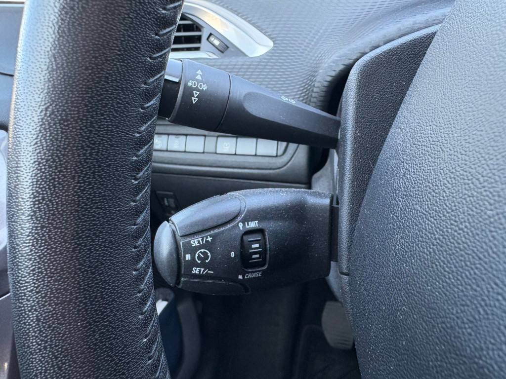 Peugeot 2008 1.2 puretech blue lease