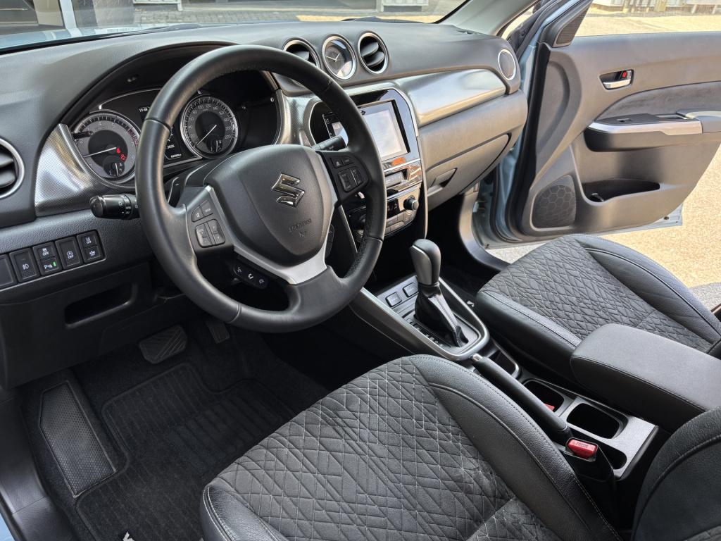 Suzuki Vitara automaat 1.4 boosterjet style smart hybrid | trekhaak afneemb