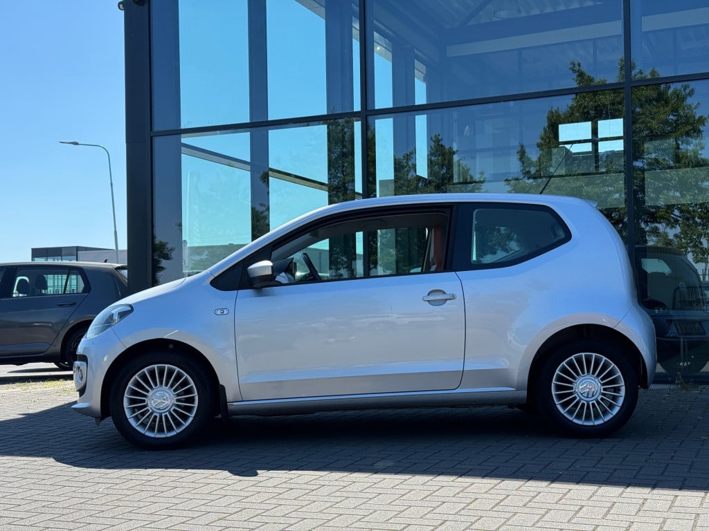Volkswagen UP! 1.0 high up! * stoelverwarming * navi * lm velgen