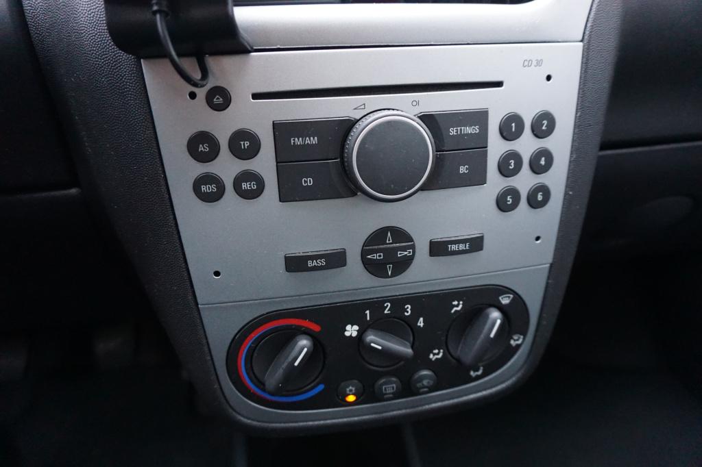 Opel Corsa 1.2-16v silverline airco / cruise controle / lm velgen