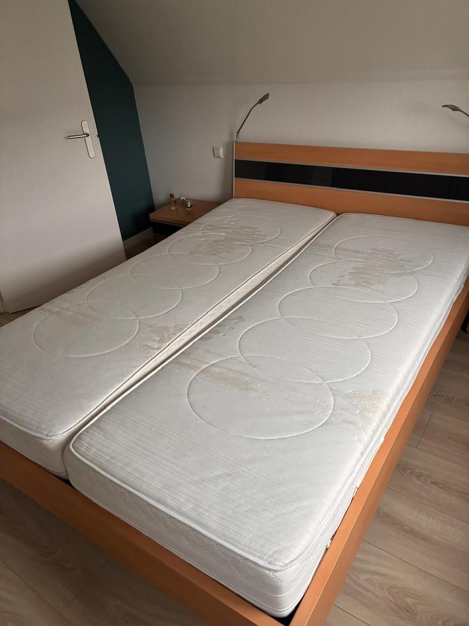 Bed 160x220 met 2 lattenbodems