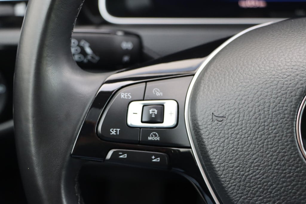 Volkswagen Golf 1.6 tdi highline r-line