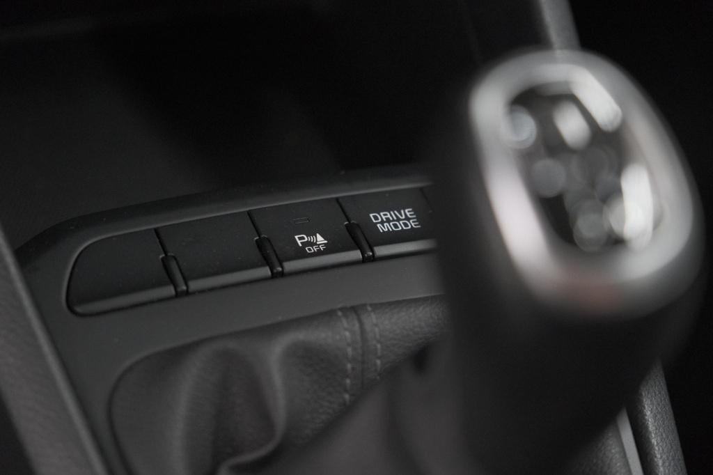 Kia Stonic 1.0 t-gdi mhev dynamicline | camera | apple carplay | parkeersen