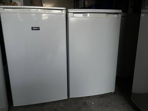 Set Nieuwe tafelmodel/camping Vrieskast en koelkast klasse A+++ 85x50 cm.