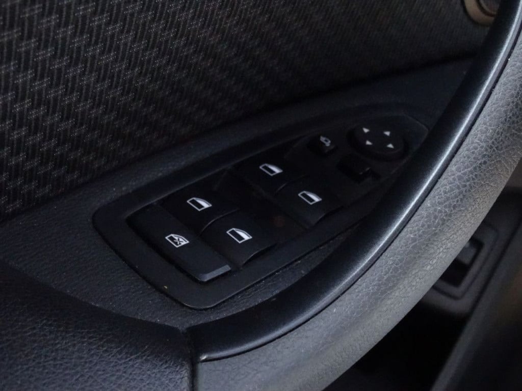 BMW X1 sdrive18i executive automaat | apple carplay | | el. koffer | 17"