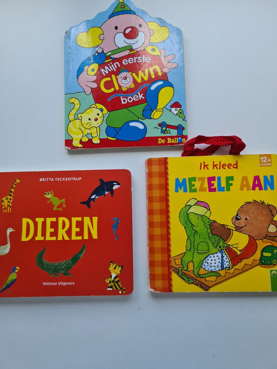 3 voorleesboekjes,  dieren, zelf aankleden en clown samen €2,50